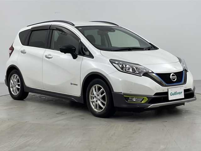 日産 ノート e－パワー X シーギア 道央・札幌 2017(平29)年 12.8万km パール ・ワンオーナー/・純正ナビ&V|CD&DVD&BT&SD&USB&iPod/・バックカメラ/・全方位カメラ/・レーダークルーズコントロール/・衝突被害軽減ブレーキ/・横滑り防止装置/・車線逸脱警報/・ステアリングスイッチ/・純正フロアマット/・電動格納ミラー/・プッシュスタート/・LEDヘッドライト/・オートライト/・スマートキー/・保証書/・取扱説明書