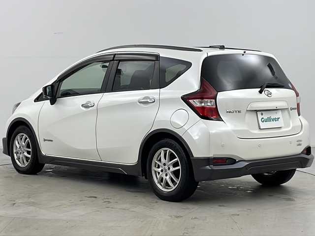 日産 ノート e－パワー X シーギア 道央・札幌 2017(平29)年 12.8万km パール ・ワンオーナー/・純正ナビ&V|CD&DVD&BT&SD&USB&iPod/・バックカメラ/・全方位カメラ/・レーダークルーズコントロール/・衝突被害軽減ブレーキ/・横滑り防止装置/・車線逸脱警報/・ステアリングスイッチ/・純正フロアマット/・電動格納ミラー/・プッシュスタート/・LEDヘッドライト/・オートライト/・スマートキー/・保証書/・取扱説明書