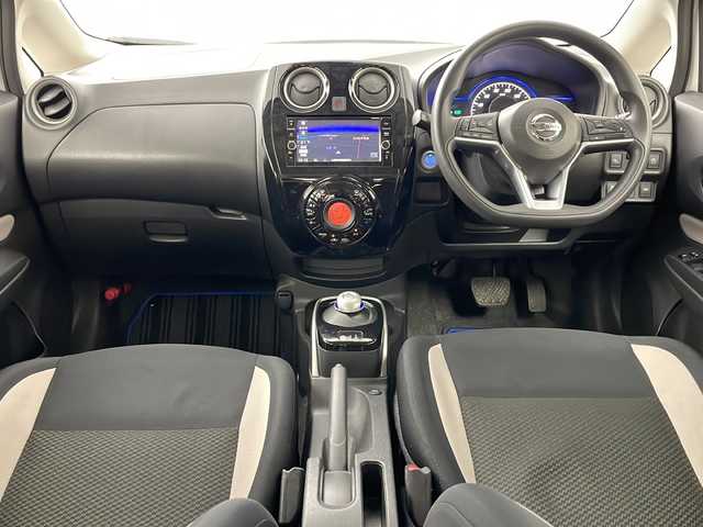 日産 ノート e－パワー X シーギア 道央・札幌 2017(平29)年 12.8万km パール ・ワンオーナー/・純正ナビ&V|CD&DVD&BT&SD&USB&iPod/・バックカメラ/・全方位カメラ/・レーダークルーズコントロール/・衝突被害軽減ブレーキ/・横滑り防止装置/・車線逸脱警報/・ステアリングスイッチ/・純正フロアマット/・電動格納ミラー/・プッシュスタート/・LEDヘッドライト/・オートライト/・スマートキー/・保証書/・取扱説明書