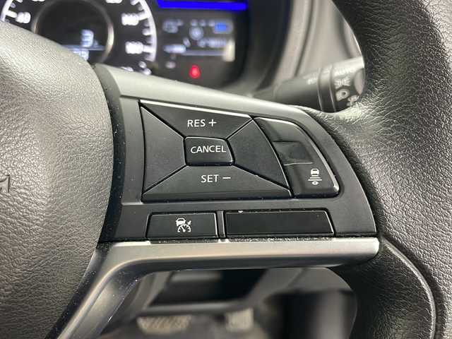 日産 ノート e－パワー X シーギア 道央・札幌 2017(平29)年 12.8万km パール ・ワンオーナー/・純正ナビ&V|CD&DVD&BT&SD&USB&iPod/・バックカメラ/・全方位カメラ/・レーダークルーズコントロール/・衝突被害軽減ブレーキ/・横滑り防止装置/・車線逸脱警報/・ステアリングスイッチ/・純正フロアマット/・電動格納ミラー/・プッシュスタート/・LEDヘッドライト/・オートライト/・スマートキー/・保証書/・取扱説明書