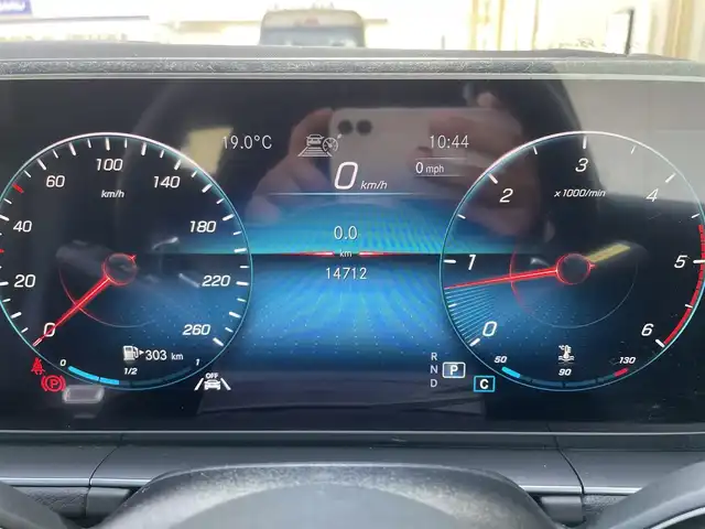 メルセデス・ベンツ Ｍ・ベンツ ＧＬＥ４００ｄ 4MATIC クーペ スポーツ 大阪府 2021(令3)年 1.5万km ダイヤモンドホワイト パノラミックスライディングルーフ/純正HDDナビ/BT/USB/フルセグTV/AppleCarPlay/AndroidAuto/360°カメラ/前後ドラレコ(Y-401di)/レーダー探知機(Z2100)/パーキングアシスト/パドルシフト/アンビエントライト64色/パヒュームアドマイザー/黒革シート/D/N席メモリー付パワーシート/全席シートヒーター/D/N席エアシート/ブルメスターサウンドシステム/D/N席温冷機能付きカップホルダー/ヘッドアップディスプレイ/追従機能付きクルーズコントロール/レーンキープアシスト/ブラインドスポットモニター/ダウンヒルアシストコントロール/前後コーナーセンサー/LEDヘッドライト/オートハイビーム/純正フロアマット/純正21インチAW/純正AW付スタッドレスタイヤ/フットトランクオープナー/スペアキー/ETC2.0