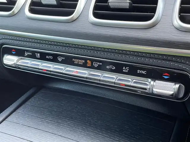 メルセデス・ベンツ Ｍ・ベンツ ＧＬＥ４００ｄ 4MATIC クーペ スポーツ 大阪府 2021(令3)年 1.5万km ダイヤモンドホワイト パノラミックスライディングルーフ/純正HDDナビ/BT/USB/フルセグTV/AppleCarPlay/AndroidAuto/360°カメラ/前後ドラレコ(Y-401di)/レーダー探知機(Z2100)/パーキングアシスト/パドルシフト/アンビエントライト64色/パヒュームアドマイザー/黒革シート/D/N席メモリー付パワーシート/全席シートヒーター/D/N席エアシート/ブルメスターサウンドシステム/D/N席温冷機能付きカップホルダー/ヘッドアップディスプレイ/追従機能付きクルーズコントロール/レーンキープアシスト/ブラインドスポットモニター/ダウンヒルアシストコントロール/前後コーナーセンサー/LEDヘッドライト/オートハイビーム/純正フロアマット/純正21インチAW/純正AW付スタッドレスタイヤ/フットトランクオープナー/スペアキー/ETC2.0