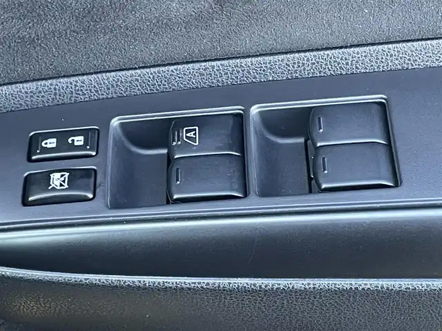 日産 ノート e－パワー ニスモ 香川県 2018(平30)年 5.3万km スーパーブラック 純正SDナビ/→フルセグ/CD/DVD/Bluetooth/全方位カメラ/デジタルインナーミラー/インテリジェントエマージェンシーブレーキ/インテリジェントLI（車線逸脱防止支援システム）/インテリジェントFCW（前方衝突）/VDC（ビークルダイナミクスコントロール）/LEDオートライト/ハイビームアシスト/純正16インチアルミ/純正フロアマット/前方ドライブレコーダー/ETC/レーダー探知機/ステアリングリモコン/プッシュスタート/スマートキー