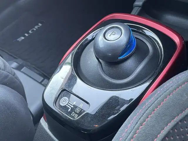 日産 ノート e－パワー ニスモ 香川県 2018(平30)年 5.3万km スーパーブラック 純正SDナビ/→フルセグ/CD/DVD/Bluetooth/全方位カメラ/デジタルインナーミラー/インテリジェントエマージェンシーブレーキ/インテリジェントLI（車線逸脱防止支援システム）/インテリジェントFCW（前方衝突）/VDC（ビークルダイナミクスコントロール）/LEDオートライト/ハイビームアシスト/純正16インチアルミ/純正フロアマット/前方ドライブレコーダー/ETC/レーダー探知機/ステアリングリモコン/プッシュスタート/スマートキー