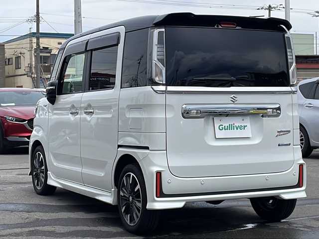 スズキ スペーシア カスタム HYBRID XS ターボ 道北・旭川 2022(令4)年 2.4万km ピュアホワイトパール/ブラック2トーン ・4WD/・禁煙車/・社外8型ナビ　AVIC-CL912/BT/フルセグ/DVD/AUX/HDMI/・両側パワースライドドア/・前席シートヒーター/・全方位モニター/・前後ドライブレコーダー/・エンジンスターター////スズキセーフティサポート////・デュアルカメラブレーキサポート/・誤発進抑制機能/・車線逸脱警報/・ふらつき警報/・先行車発進お知らせ機能/・ハイビームアシスト/・アダプティブクルーズコントロール/・標識認識機能/・後退時ブレーキサポート/・後方誤発進抑制機能/・リアパーキングセンサー/・純正ドアバイザー/・電動格納ミラー/・セカンドテーブル/・保証書/・取扱説明書
