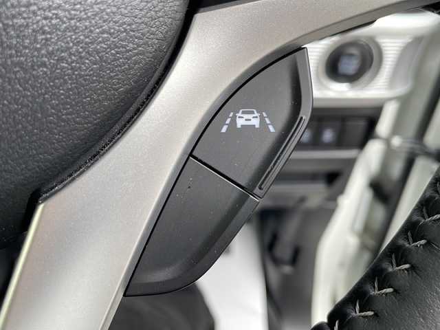 スズキ スペーシア カスタム HYBRID XS ターボ 道北・旭川 2022(令4)年 2.4万km ピュアホワイトパール/ブラック2トーン ・4WD/・禁煙車/・社外8型ナビ　AVIC-CL912/BT/フルセグ/DVD/AUX/HDMI/・両側パワースライドドア/・前席シートヒーター/・全方位モニター/・前後ドライブレコーダー/・エンジンスターター////スズキセーフティサポート////・デュアルカメラブレーキサポート/・誤発進抑制機能/・車線逸脱警報/・ふらつき警報/・先行車発進お知らせ機能/・ハイビームアシスト/・アダプティブクルーズコントロール/・標識認識機能/・後退時ブレーキサポート/・後方誤発進抑制機能/・リアパーキングセンサー/・純正ドアバイザー/・電動格納ミラー/・セカンドテーブル/・保証書/・取扱説明書