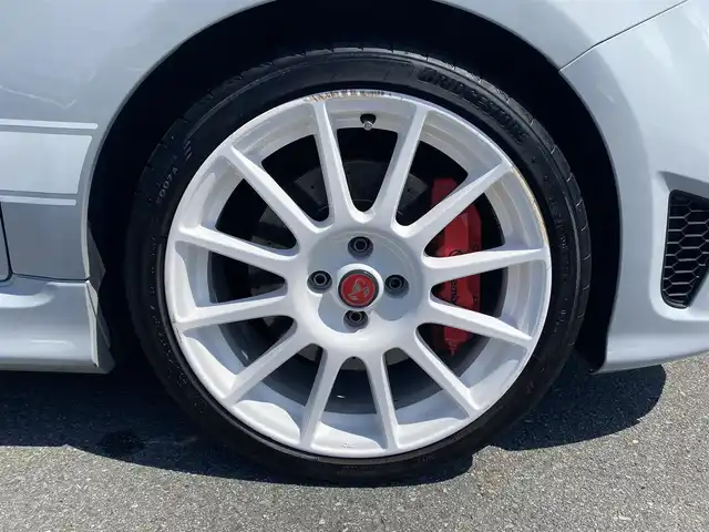 アバルト ５９５ エッセエッセ 福岡県 2020(令2)年 4.6万km Gligio Campovolo ・純正ディスプレイオーディオ/BT/USB/AppleCarPlay/・純正サベルト製ハーフレザーシート/・ETC/・純正17インチAW/・HID AUTOヘッドライト/・スポーツモード/・ステアリングスイッチ/・フォグライト/・取扱説明書/保証書