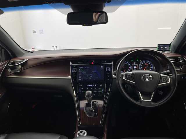 トヨタ ハリアー プレミアム 群馬県 2017(平29)年 7万km ブラック アルパイン９型ナビ　バックカメラ　クルーズコントロール　横滑り防止装置　オートライト　ＬＥＤヘッドライト　フォグ　パワーシート　ＥＴＣ　純正アルミホイール　電動リアゲート　スマートキー　禁煙車