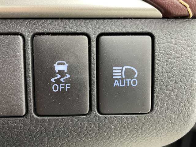 トヨタ ハリアー プレミアム 群馬県 2017(平29)年 7万km ブラック アルパイン９型ナビ　バックカメラ　クルーズコントロール　横滑り防止装置　オートライト　ＬＥＤヘッドライト　フォグ　パワーシート　ＥＴＣ　純正アルミホイール　電動リアゲート　スマートキー　禁煙車