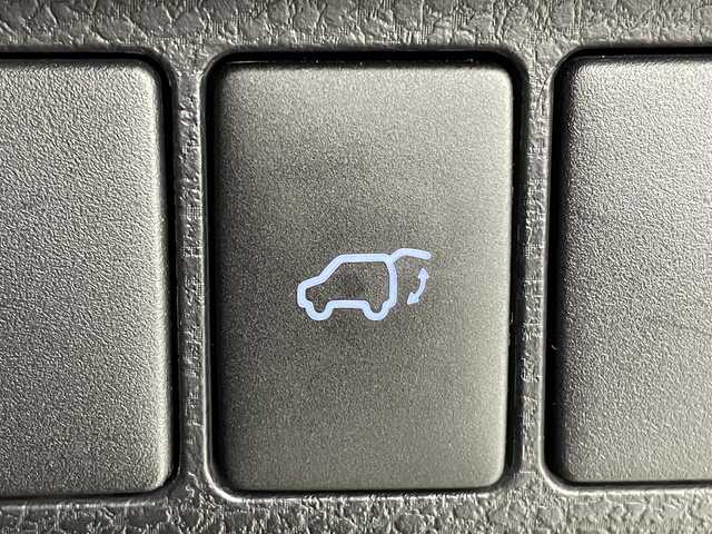 トヨタ ハリアー プレミアム 群馬県 2017(平29)年 7万km ブラック アルパイン９型ナビ　バックカメラ　クルーズコントロール　横滑り防止装置　オートライト　ＬＥＤヘッドライト　フォグ　パワーシート　ＥＴＣ　純正アルミホイール　電動リアゲート　スマートキー　禁煙車