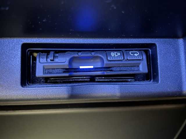 トヨタ ハリアー プレミアム 群馬県 2017(平29)年 7万km ブラック アルパイン９型ナビ　バックカメラ　クルーズコントロール　横滑り防止装置　オートライト　ＬＥＤヘッドライト　フォグ　パワーシート　ＥＴＣ　純正アルミホイール　電動リアゲート　スマートキー　禁煙車