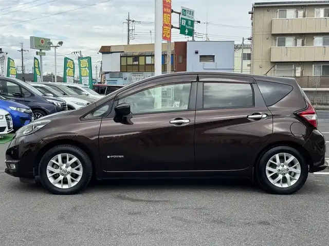 日産 ノート e－パワー メダリスト 千葉県 2017(平29)年 8.6万km インペリアルアンバーP 純正メモリー7インチナビ/・AM/FM/・CD/DVD/・バッグカメラ/・フルセグTV/LEDヘッドライト/・オートライト/純正フロアマット/純正AW/ドラレコ/ETC/保証書・取説
