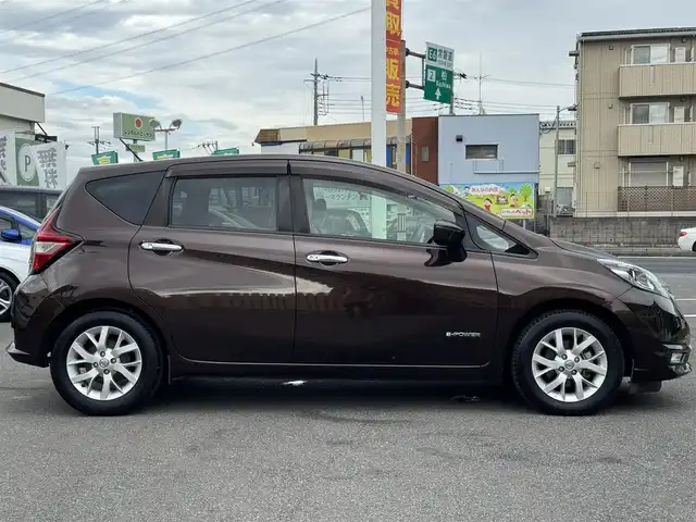 日産 ノート e－パワー メダリスト 千葉県 2017(平29)年 8.6万km インペリアルアンバーP 純正メモリー7インチナビ/・AM/FM/・CD/DVD/・バッグカメラ/・フルセグTV/LEDヘッドライト/・オートライト/純正フロアマット/純正AW/ドラレコ/ETC/保証書・取説