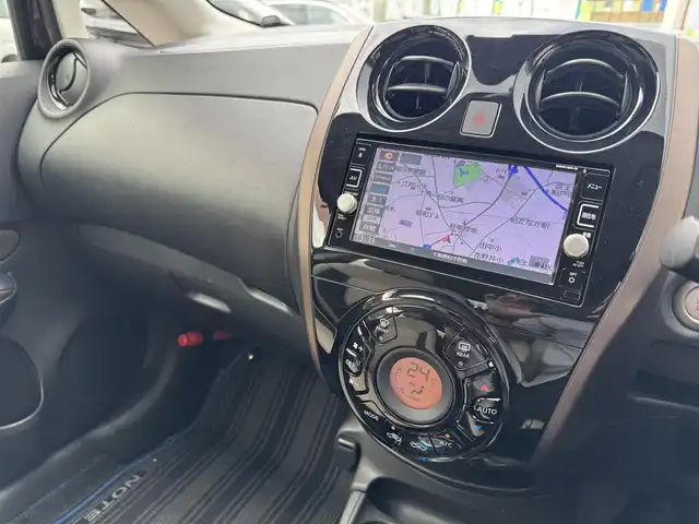 日産 ノート e－パワー メダリスト 千葉県 2017(平29)年 8.6万km インペリアルアンバーP 純正メモリー7インチナビ/・AM/FM/・CD/DVD/・バッグカメラ/・フルセグTV/LEDヘッドライト/・オートライト/純正フロアマット/純正AW/ドラレコ/ETC/保証書・取説