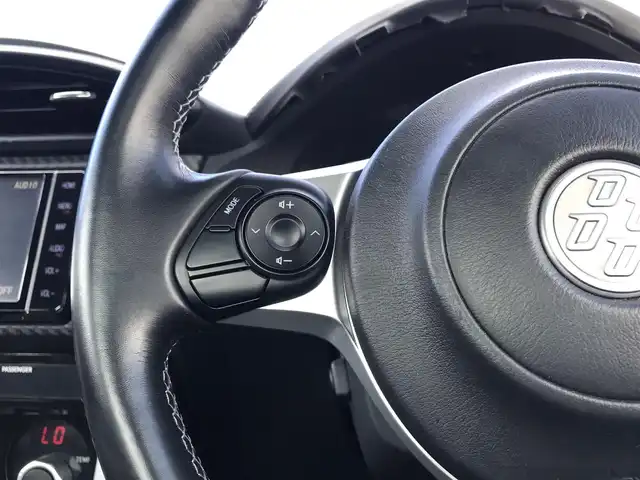 トヨタ ８６ GT 鳥取県 2019(平31)年 2.7万km ピュアレッド ６速ミッション/ワンオーナー/純正ナビ/フルセグ/DVD/CD/BT/バックカメラ・ETC/ＴＲＤエアロ/フロント/リア/サイド/LEDヘットライト/純正フォグライト/純正17インチアルミホイール/ロッソモデロマフラー/プッシュエンジンスタート/横滑り防止装置/スペアキーｘ１/フロアマット・ドアバイザー/保証書/取扱説明書/純正マフラー積込み