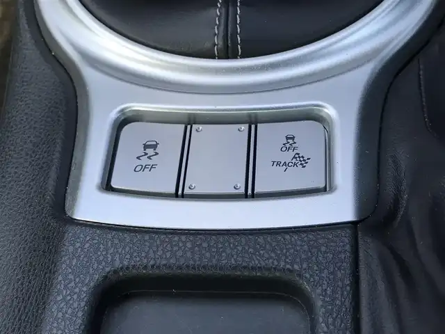 トヨタ ８６ GT 鳥取県 2019(平31)年 2.7万km ピュアレッド ６速ミッション/ワンオーナー/純正ナビ/フルセグ/DVD/CD/BT/バックカメラ・ETC/ＴＲＤエアロ/フロント/リア/サイド/LEDヘットライト/純正フォグライト/純正17インチアルミホイール/ロッソモデロマフラー/プッシュエンジンスタート/横滑り防止装置/スペアキーｘ１/フロアマット・ドアバイザー/保証書/取扱説明書/純正マフラー積込み