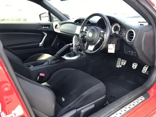 トヨタ ８６ GT 鳥取県 2019(平31)年 2.7万km ピュアレッド ６速ミッション/ワンオーナー/純正ナビ/フルセグ/DVD/CD/BT/バックカメラ・ETC/ＴＲＤエアロ/フロント/リア/サイド/LEDヘットライト/純正フォグライト/純正17インチアルミホイール/ロッソモデロマフラー/プッシュエンジンスタート/横滑り防止装置/スペアキーｘ１/フロアマット・ドアバイザー/保証書/取扱説明書/純正マフラー積込み