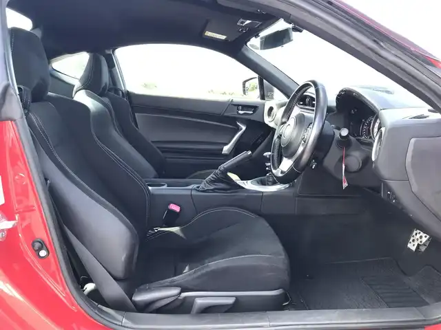 トヨタ ８６ GT 鳥取県 2019(平31)年 2.7万km ピュアレッド ６速ミッション/ワンオーナー/純正ナビ/フルセグ/DVD/CD/BT/バックカメラ・ETC/ＴＲＤエアロ/フロント/リア/サイド/LEDヘットライト/純正フォグライト/純正17インチアルミホイール/ロッソモデロマフラー/プッシュエンジンスタート/横滑り防止装置/スペアキーｘ１/フロアマット・ドアバイザー/保証書/取扱説明書/純正マフラー積込み