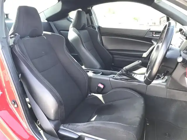 トヨタ ８６ GT 鳥取県 2019(平31)年 2.7万km ピュアレッド ６速ミッション/ワンオーナー/純正ナビ/フルセグ/DVD/CD/BT/バックカメラ・ETC/ＴＲＤエアロ/フロント/リア/サイド/LEDヘットライト/純正フォグライト/純正17インチアルミホイール/ロッソモデロマフラー/プッシュエンジンスタート/横滑り防止装置/スペアキーｘ１/フロアマット・ドアバイザー/保証書/取扱説明書/純正マフラー積込み