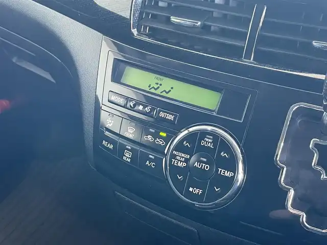 トヨタ エスティマ アエラス 鳥取県 2015(平27)年 11.6万km ホワイトパールクリスタルシャイン (株)IDOMが運営する【じしゃロン鳥取店】の自社ローン専用車両になります。こちらは現金またはオートローンご利用時の価格です。自社ローンご希望の方は別途その旨お申付け下さい/４WD/社外ナビ（AVIC-HRZ0096）/・CD/DVD/・ワンセグTV/バックカメラ/ビルトインETC/フリップダウンモニター/両側パワースライドドア/純正アルミホイール/プッシュスタート/スマートキー/クルーズコントロール/ルーフラック/電動格納ミラー/ドアバイザー/フォグランプ