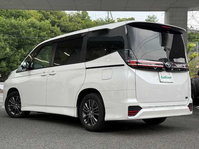 トヨタ ヴォクシー ハイブリッド S－G 大阪府 2022(令4)年 1.5万km ホワイトパールクリスタルシャイン /禁煙ワンオーナー//衝突被害軽減システム//純正ディスプレイオーディオ//AM/FM/Bluetooth/USB//レーダークルーズコントロール//両側パワースライドドア//バックカメラ//コーナーセンサー//ETC2.0//ドライブレコーダー//純正16インチアルミホイール//スマートキー//スペアキー1本