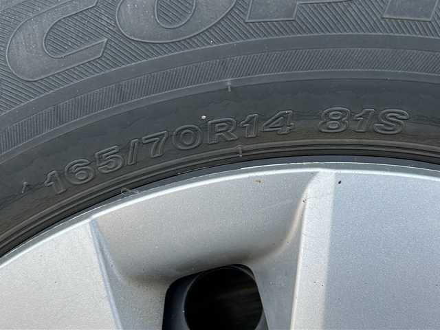 トヨタ ヴィッツ F 富山県 2017(平29)年 3.5万km クリアブルークリスタルシャイン ワンオーナー/純正メモリーナビ(NSCD-W66)/CD/BT/デジタルTV/ヘッドライトレベライザー/電動格納ウィンカーミラー/ビルトインETC/純正15インチAW/純正フロアマット/ドアバイザー/保証書・取説/スペアキー/社外AWスタッドレス車載(165/70R14 6mm)