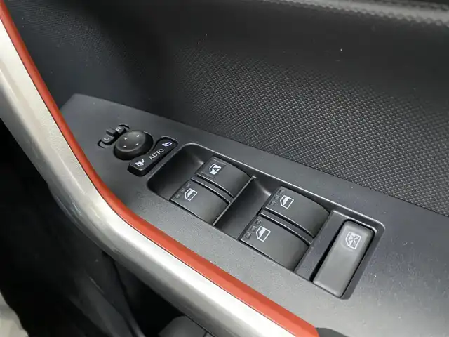 トヨタ ライズ Z 宮城県 2023(令5)年 4.9万km ナチュラルベージュマイカM ４ＷＤターボ　/純正９型ディスプレイ　/バックモニター　/アダプティブクルーズコントロール/衝突軽減ブレーキ　/レーンキープアシスト　/オートハイビーム　/クリアランスソナー　/ウインドシールドデアイサー　/シートヒーター　/USB/HDMI入力端子/電動パーキングブレーキ/オートホールド/LEDヘッドランプ/フォグランプ/シーケンシャルターンランプ/純正17インチAW/レザー調シートカバー/禁煙車
