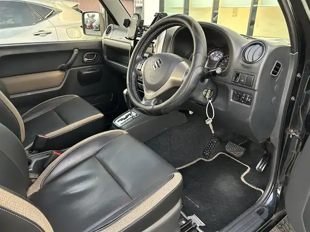 スズキ ジムニー ランドベンチャー 和歌山県 2014(平26)年 5.7万km ブルーイッシュブラックパール3 社外BTオーディオ/USB/AUX/ETC/ドライブレコーダー/ハーフレザーシート/運転席シートヒーター/４WD/ターボ/電格ミラー/エアコン/パワーウィンドウ/パワーステアリング/背面タイヤハードカバー/純正16インチAW/社外LEDヘッドライト/フォグランプ/ヘッドライトレベライザー/リモコンキー/スペアキー（メカニカル）