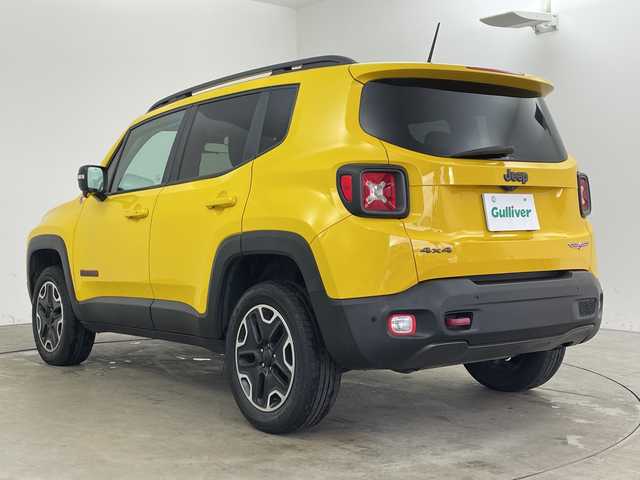 クライスラー・ジープ ジープ レネゲード トレイルホーク 兵庫県 2017(平29)年 8.5万km 黄 ・純正オーディオ/・AM・FM・BT・USB・AUX/・クルーズコントロール/・ステアリングスイッチ/・電子パーキングブレーキ/・MTモード付AT/・左右独立エアコン/・レーンディパーチャーアラート/・クリアランスソナー/・前後ドライブレコーダー/・横滑り防止装置/・ブラインドスポットモニター/・HIDヘッドライト/・オートライト/・プッシュスタート/・スマートキー/・電動格納ミラー/・純正アルミホイール/・純正フロアマット