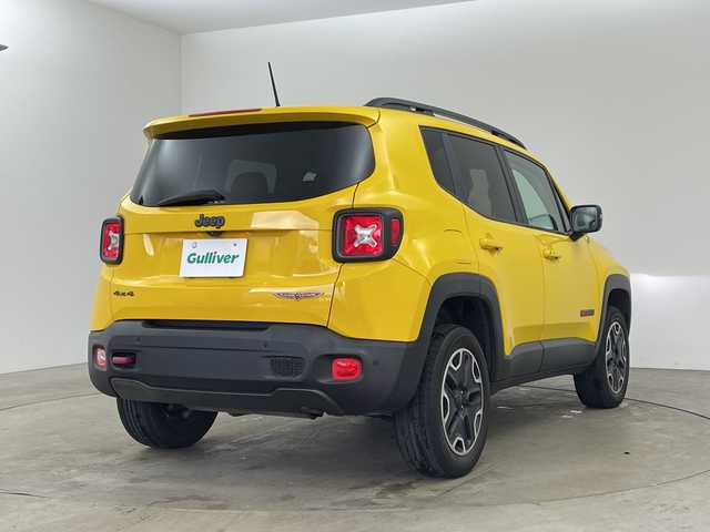 クライスラー・ジープ ジープ レネゲード トレイルホーク 兵庫県 2017(平29)年 8.5万km 黄 ・純正オーディオ/・AM・FM・BT・USB・AUX/・クルーズコントロール/・ステアリングスイッチ/・電子パーキングブレーキ/・MTモード付AT/・左右独立エアコン/・レーンディパーチャーアラート/・クリアランスソナー/・前後ドライブレコーダー/・横滑り防止装置/・ブラインドスポットモニター/・HIDヘッドライト/・オートライト/・プッシュスタート/・スマートキー/・電動格納ミラー/・純正アルミホイール/・純正フロアマット