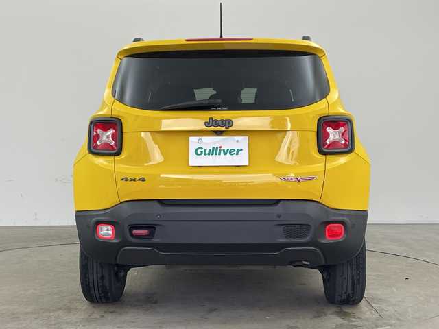 クライスラー・ジープ ジープ レネゲード トレイルホーク 兵庫県 2017(平29)年 8.5万km 黄 ・純正オーディオ/・AM・FM・BT・USB・AUX/・クルーズコントロール/・ステアリングスイッチ/・電子パーキングブレーキ/・MTモード付AT/・左右独立エアコン/・レーンディパーチャーアラート/・クリアランスソナー/・前後ドライブレコーダー/・横滑り防止装置/・ブラインドスポットモニター/・HIDヘッドライト/・オートライト/・プッシュスタート/・スマートキー/・電動格納ミラー/・純正アルミホイール/・純正フロアマット