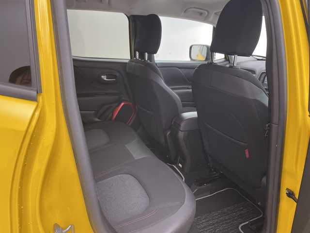 クライスラー・ジープ ジープ レネゲード トレイルホーク 兵庫県 2017(平29)年 8.5万km 黄 ・純正オーディオ/・AM・FM・BT・USB・AUX/・クルーズコントロール/・ステアリングスイッチ/・電子パーキングブレーキ/・MTモード付AT/・左右独立エアコン/・レーンディパーチャーアラート/・クリアランスソナー/・前後ドライブレコーダー/・横滑り防止装置/・ブラインドスポットモニター/・HIDヘッドライト/・オートライト/・プッシュスタート/・スマートキー/・電動格納ミラー/・純正アルミホイール/・純正フロアマット