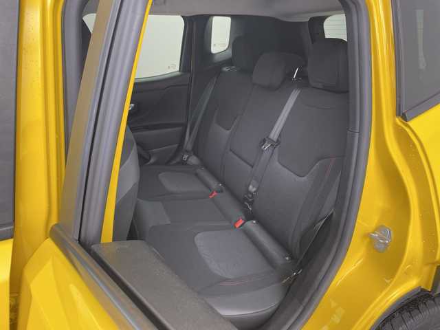 クライスラー・ジープ ジープ レネゲード トレイルホーク 兵庫県 2017(平29)年 8.5万km 黄 ・純正オーディオ/・AM・FM・BT・USB・AUX/・クルーズコントロール/・ステアリングスイッチ/・電子パーキングブレーキ/・MTモード付AT/・左右独立エアコン/・レーンディパーチャーアラート/・クリアランスソナー/・前後ドライブレコーダー/・横滑り防止装置/・ブラインドスポットモニター/・HIDヘッドライト/・オートライト/・プッシュスタート/・スマートキー/・電動格納ミラー/・純正アルミホイール/・純正フロアマット