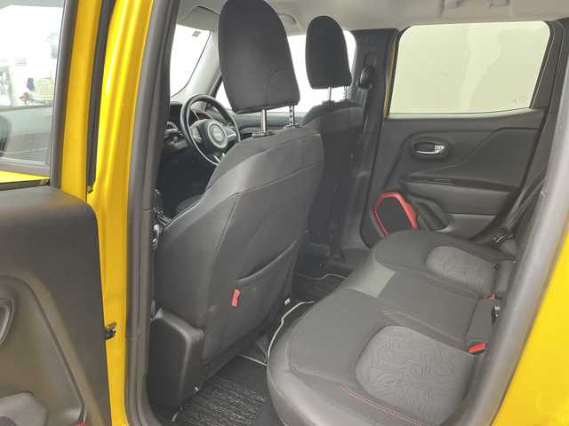 クライスラー・ジープ ジープ レネゲード トレイルホーク 兵庫県 2017(平29)年 8.5万km 黄 ・純正オーディオ/・AM・FM・BT・USB・AUX/・クルーズコントロール/・ステアリングスイッチ/・電子パーキングブレーキ/・MTモード付AT/・左右独立エアコン/・レーンディパーチャーアラート/・クリアランスソナー/・前後ドライブレコーダー/・横滑り防止装置/・ブラインドスポットモニター/・HIDヘッドライト/・オートライト/・プッシュスタート/・スマートキー/・電動格納ミラー/・純正アルミホイール/・純正フロアマット