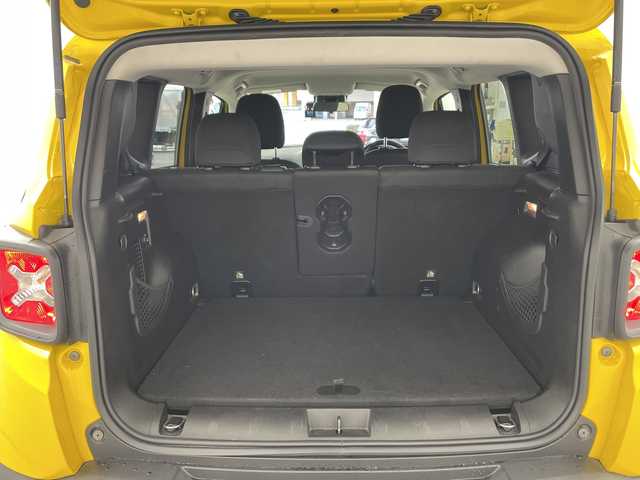 クライスラー・ジープ ジープ レネゲード トレイルホーク 兵庫県 2017(平29)年 8.5万km 黄 ・純正オーディオ/・AM・FM・BT・USB・AUX/・クルーズコントロール/・ステアリングスイッチ/・電子パーキングブレーキ/・MTモード付AT/・左右独立エアコン/・レーンディパーチャーアラート/・クリアランスソナー/・前後ドライブレコーダー/・横滑り防止装置/・ブラインドスポットモニター/・HIDヘッドライト/・オートライト/・プッシュスタート/・スマートキー/・電動格納ミラー/・純正アルミホイール/・純正フロアマット