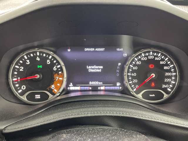 クライスラー・ジープ ジープ レネゲード トレイルホーク 兵庫県 2017(平29)年 8.5万km 黄 ・純正オーディオ/・AM・FM・BT・USB・AUX/・クルーズコントロール/・ステアリングスイッチ/・電子パーキングブレーキ/・MTモード付AT/・左右独立エアコン/・レーンディパーチャーアラート/・クリアランスソナー/・前後ドライブレコーダー/・横滑り防止装置/・ブラインドスポットモニター/・HIDヘッドライト/・オートライト/・プッシュスタート/・スマートキー/・電動格納ミラー/・純正アルミホイール/・純正フロアマット