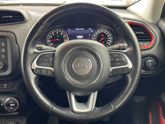 クライスラー・ジープ ジープ レネゲード トレイルホーク 兵庫県 2017(平29)年 8.5万km 黄 ・純正オーディオ/・AM・FM・BT・USB・AUX/・クルーズコントロール/・ステアリングスイッチ/・電子パーキングブレーキ/・MTモード付AT/・左右独立エアコン/・レーンディパーチャーアラート/・クリアランスソナー/・前後ドライブレコーダー/・横滑り防止装置/・ブラインドスポットモニター/・HIDヘッドライト/・オートライト/・プッシュスタート/・スマートキー/・電動格納ミラー/・純正アルミホイール/・純正フロアマット