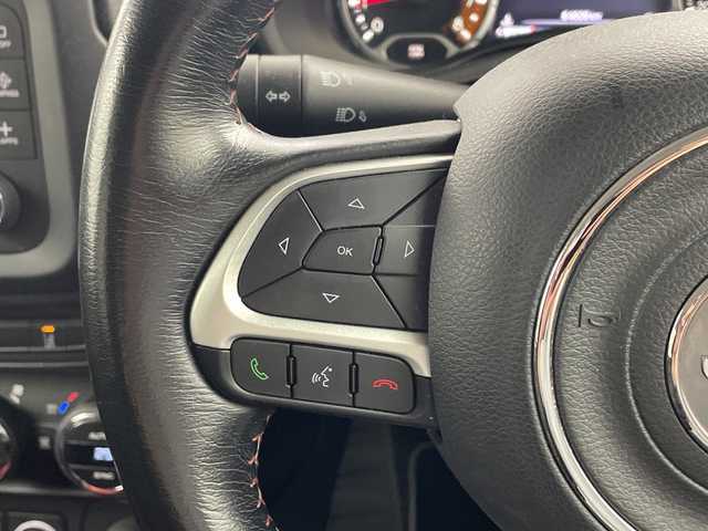 クライスラー・ジープ ジープ レネゲード トレイルホーク 兵庫県 2017(平29)年 8.5万km 黄 ・純正オーディオ/・AM・FM・BT・USB・AUX/・クルーズコントロール/・ステアリングスイッチ/・電子パーキングブレーキ/・MTモード付AT/・左右独立エアコン/・レーンディパーチャーアラート/・クリアランスソナー/・前後ドライブレコーダー/・横滑り防止装置/・ブラインドスポットモニター/・HIDヘッドライト/・オートライト/・プッシュスタート/・スマートキー/・電動格納ミラー/・純正アルミホイール/・純正フロアマット