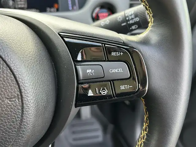 ホンダ フィット RS 愛媛県 2023(令5)年 4.4万km グレー ALPINEフローターナビ(フルセグTV/BT)/ホンダセンシング/バックカメラ/アダプティブクルーズコントロール/車線逸脱防止装置/衝突被害軽減装置/ＬＥＤヘッドライト/オートマチックハイビーム/ETC/ALPINEデジタルインナーミラー/前後ドライブレコーダー/クリアランスソナー/ドアバイザー/電動パーキングブレーキ/ハーフレザーシート/現状サマー(社外AW)(195/45/R17)/TOYO NANOENERGY PlLUS/純正AW付サマータイヤ有/純正テールランプ有/純正フロアマット有/禁煙車