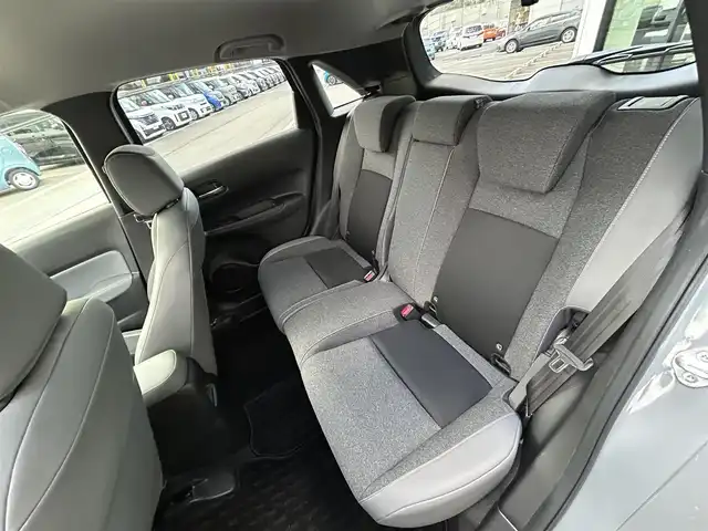 ホンダ フィット RS 愛媛県 2023(令5)年 4.4万km グレー ALPINEフローターナビ(フルセグTV/BT)/ホンダセンシング/バックカメラ/アダプティブクルーズコントロール/車線逸脱防止装置/衝突被害軽減装置/ＬＥＤヘッドライト/オートマチックハイビーム/ETC/ALPINEデジタルインナーミラー/前後ドライブレコーダー/クリアランスソナー/ドアバイザー/電動パーキングブレーキ/ハーフレザーシート/現状サマー(社外AW)(195/45/R17)/TOYO NANOENERGY PlLUS/純正AW付サマータイヤ有/純正テールランプ有/純正フロアマット有/禁煙車