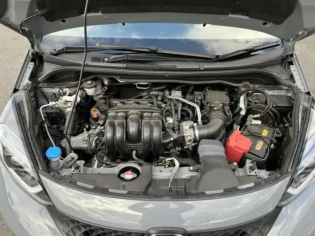 ホンダ フィット RS 愛媛県 2023(令5)年 4.4万km グレー ALPINEフローターナビ(フルセグTV/BT)/ホンダセンシング/バックカメラ/アダプティブクルーズコントロール/車線逸脱防止装置/衝突被害軽減装置/ＬＥＤヘッドライト/オートマチックハイビーム/ETC/ALPINEデジタルインナーミラー/前後ドライブレコーダー/クリアランスソナー/ドアバイザー/電動パーキングブレーキ/ハーフレザーシート/現状サマー(社外AW)(195/45/R17)/TOYO NANOENERGY PlLUS/純正AW付サマータイヤ有/純正テールランプ有/純正フロアマット有/禁煙車