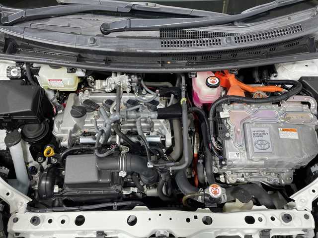 トヨタ アクア 神奈川県 2019(令1)年 3万km ホワイトパールクリスタルシャイン 純正SDナビ・7型/型式　NSZT-W68T/（Bluetooth/TV/CD/DVD/AM/FM）/バックカメラ/セーフティセンス/追従付きクルコン/D/N席シートヒーター/ETC2.0/フロアマット/プッシュスタート/スマートキー/スペアキー/取扱説明書/保証書/LEDヘッドライト/オートライト/オートマチックハイビーム/純正17インチAW/ドアバイザー/電動格納ミラー/プリクラッシュセーフティシステム/レーンディパーチャーアラート/オートマチックハイビーム