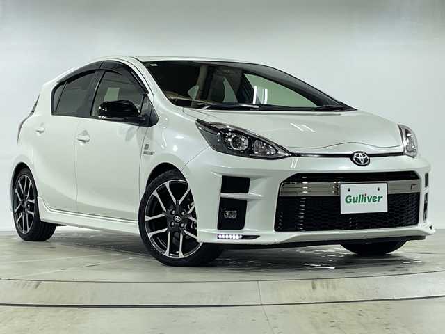 トヨタ アクア 神奈川県 2019(令1)年 3万km ホワイトパールクリスタルシャイン 純正SDナビ・7型/型式　NSZT-W68T/（Bluetooth/TV/CD/DVD/AM/FM）/バックカメラ/セーフティセンス/追従付きクルコン/D/N席シートヒーター/ETC2.0/フロアマット/プッシュスタート/スマートキー/スペアキー/取扱説明書/保証書/LEDヘッドライト/オートライト/オートマチックハイビーム/純正17インチAW/ドアバイザー/電動格納ミラー/プリクラッシュセーフティシステム/レーンディパーチャーアラート/オートマチックハイビーム