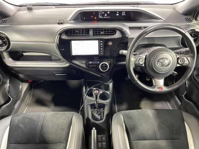 トヨタ アクア 神奈川県 2019(令1)年 3万km ホワイトパールクリスタルシャイン 純正SDナビ・7型/型式　NSZT-W68T/（Bluetooth/TV/CD/DVD/AM/FM）/バックカメラ/セーフティセンス/追従付きクルコン/D/N席シートヒーター/ETC2.0/フロアマット/プッシュスタート/スマートキー/スペアキー/取扱説明書/保証書/LEDヘッドライト/オートライト/オートマチックハイビーム/純正17インチAW/ドアバイザー/電動格納ミラー/プリクラッシュセーフティシステム/レーンディパーチャーアラート/オートマチックハイビーム