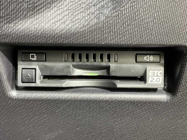 トヨタ アクア 神奈川県 2019(令1)年 3万km ホワイトパールクリスタルシャイン 純正SDナビ・7型/型式　NSZT-W68T/（Bluetooth/TV/CD/DVD/AM/FM）/バックカメラ/セーフティセンス/追従付きクルコン/D/N席シートヒーター/ETC2.0/フロアマット/プッシュスタート/スマートキー/スペアキー/取扱説明書/保証書/LEDヘッドライト/オートライト/オートマチックハイビーム/純正17インチAW/ドアバイザー/電動格納ミラー/プリクラッシュセーフティシステム/レーンディパーチャーアラート/オートマチックハイビーム