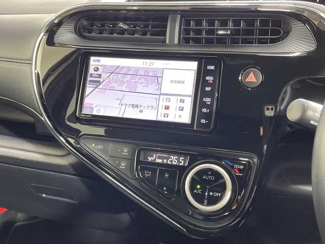 トヨタ アクア 神奈川県 2019(令1)年 3万km ホワイトパールクリスタルシャイン 純正SDナビ・7型/型式　NSZT-W68T/（Bluetooth/TV/CD/DVD/AM/FM）/バックカメラ/セーフティセンス/追従付きクルコン/D/N席シートヒーター/ETC2.0/フロアマット/プッシュスタート/スマートキー/スペアキー/取扱説明書/保証書/LEDヘッドライト/オートライト/オートマチックハイビーム/純正17インチAW/ドアバイザー/電動格納ミラー/プリクラッシュセーフティシステム/レーンディパーチャーアラート/オートマチックハイビーム