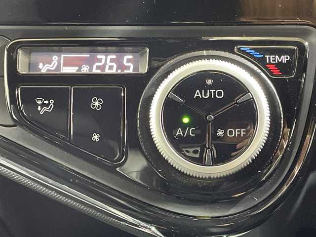 トヨタ アクア 神奈川県 2019(令1)年 3万km ホワイトパールクリスタルシャイン 純正SDナビ・7型/型式　NSZT-W68T/（Bluetooth/TV/CD/DVD/AM/FM）/バックカメラ/セーフティセンス/追従付きクルコン/D/N席シートヒーター/ETC2.0/フロアマット/プッシュスタート/スマートキー/スペアキー/取扱説明書/保証書/LEDヘッドライト/オートライト/オートマチックハイビーム/純正17インチAW/ドアバイザー/電動格納ミラー/プリクラッシュセーフティシステム/レーンディパーチャーアラート/オートマチックハイビーム