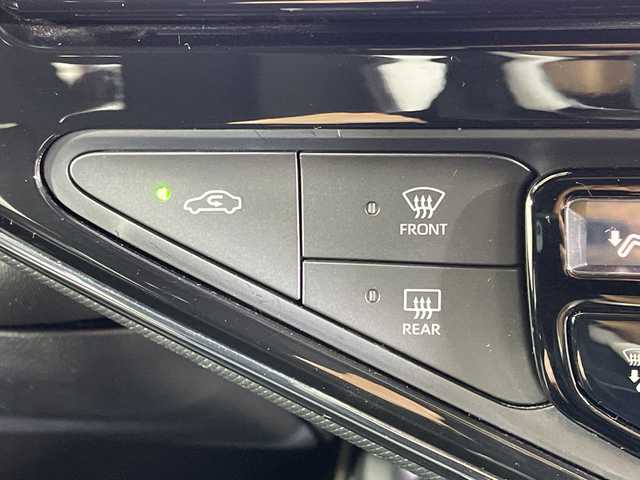 トヨタ アクア 神奈川県 2019(令1)年 3万km ホワイトパールクリスタルシャイン 純正SDナビ・7型/型式　NSZT-W68T/（Bluetooth/TV/CD/DVD/AM/FM）/バックカメラ/セーフティセンス/追従付きクルコン/D/N席シートヒーター/ETC2.0/フロアマット/プッシュスタート/スマートキー/スペアキー/取扱説明書/保証書/LEDヘッドライト/オートライト/オートマチックハイビーム/純正17インチAW/ドアバイザー/電動格納ミラー/プリクラッシュセーフティシステム/レーンディパーチャーアラート/オートマチックハイビーム