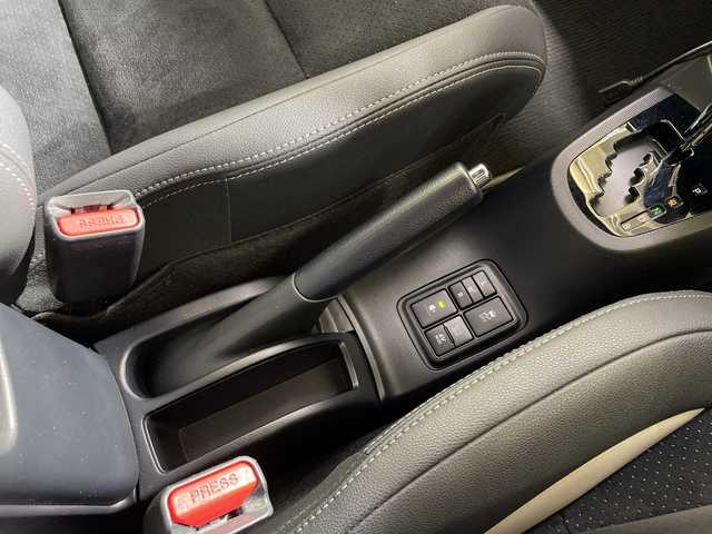 トヨタ アクア 神奈川県 2019(令1)年 3万km ホワイトパールクリスタルシャイン 純正SDナビ・7型/型式　NSZT-W68T/（Bluetooth/TV/CD/DVD/AM/FM）/バックカメラ/セーフティセンス/追従付きクルコン/D/N席シートヒーター/ETC2.0/フロアマット/プッシュスタート/スマートキー/スペアキー/取扱説明書/保証書/LEDヘッドライト/オートライト/オートマチックハイビーム/純正17インチAW/ドアバイザー/電動格納ミラー/プリクラッシュセーフティシステム/レーンディパーチャーアラート/オートマチックハイビーム