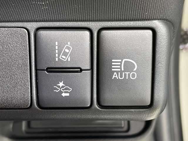 トヨタ アクア 神奈川県 2019(令1)年 3万km ホワイトパールクリスタルシャイン 純正SDナビ・7型/型式　NSZT-W68T/（Bluetooth/TV/CD/DVD/AM/FM）/バックカメラ/セーフティセンス/追従付きクルコン/D/N席シートヒーター/ETC2.0/フロアマット/プッシュスタート/スマートキー/スペアキー/取扱説明書/保証書/LEDヘッドライト/オートライト/オートマチックハイビーム/純正17インチAW/ドアバイザー/電動格納ミラー/プリクラッシュセーフティシステム/レーンディパーチャーアラート/オートマチックハイビーム